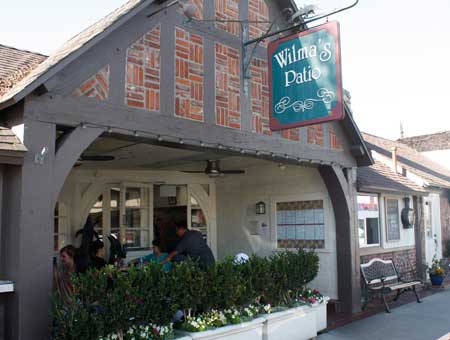 wilma's patio in balboa island, pet friendly restaurant in Newport Beach, Newport dog friendly restaurants